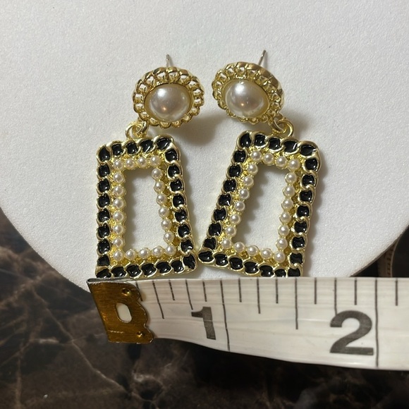 Cider Chain Pearl Earrings - Picture 14 of 16